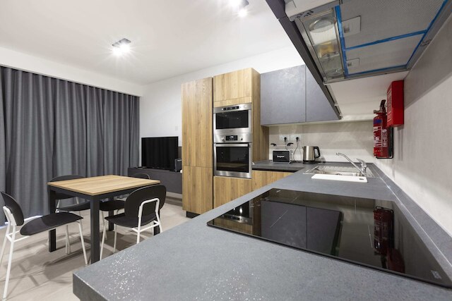 グジラ スイート 13