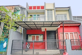 OYO ライフ 92091 チトラ オマ シャリア