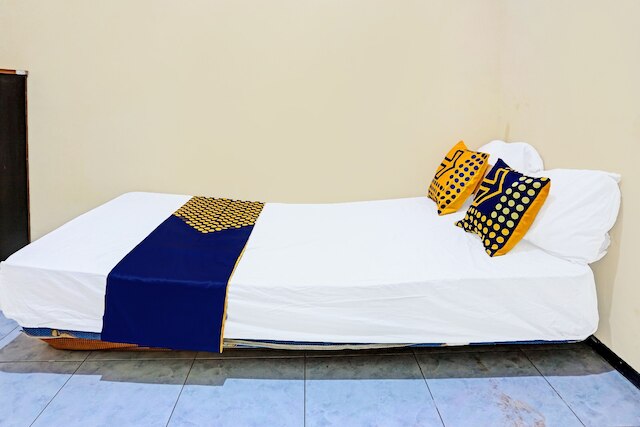 OYO ライフ 92091 チトラ オマ シャリア