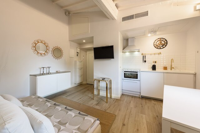 サンタ クローチェ トップ バイ メガ