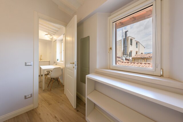 サンタ クローチェ トップ バイ メガ