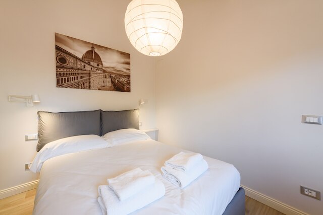 サンタ クローチェ トップ バイ メガ