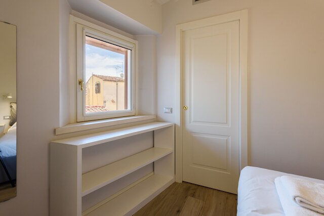 サンタ クローチェ トップ バイ メガ