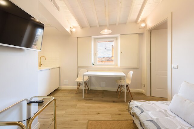 サンタ クローチェ トップ バイ メガ