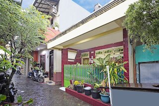 OYO ライフ 91859 コスト ブデ シャリア