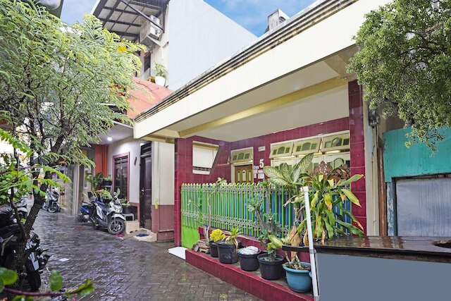 OYO ライフ 91859 コスト ブデ シャリア