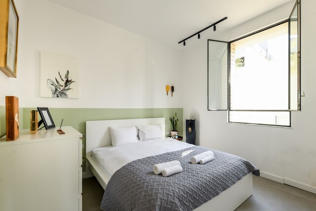 モンテフィオーレのアーティスティック2BDアパートメント(バルコニー付)