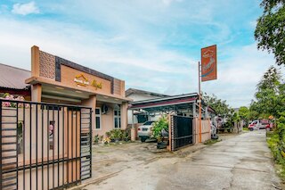 ホテル O ナイラ ホームステイ シャリア ニア コロコロ パナム, カラオケ, プール, & カフェ