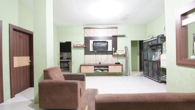 ホテル O ナイラ ホームステイ シャリア ニア コロコロ パナム, カラオケ, プール, & カフェ