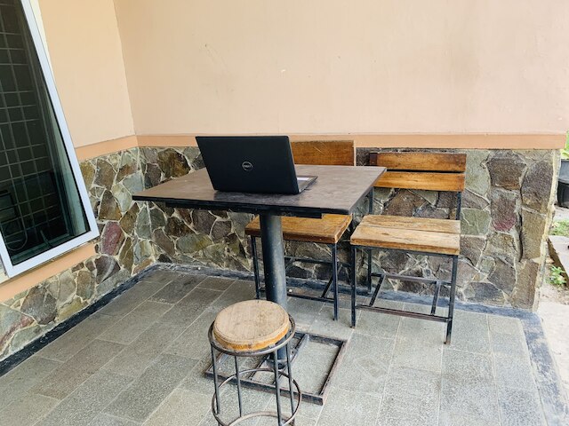 ホテル O ナイラ ホームステイ シャリア ニア コロコロ パナム, カラオケ, プール, & カフェ