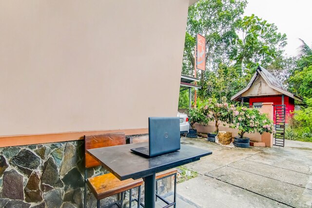 ホテル O ナイラ ホームステイ シャリア ニア コロコロ パナム, カラオケ, プール, & カフェ