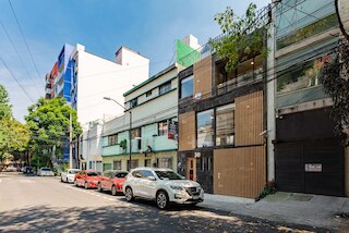 コンデサ チョルーラ ロフツ バイ VH