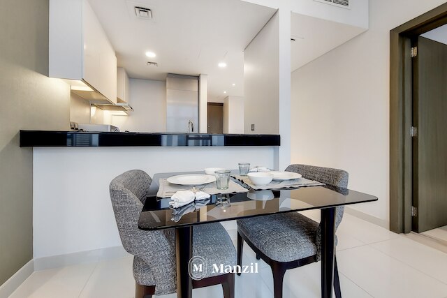 マンジル - 1BR イン ビジネス ベイ ウィズ ブルジュ & カナル ビュー