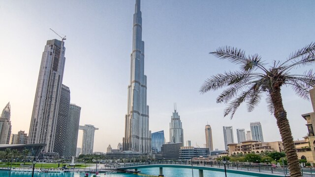 マンジル - スペーシャス 3B ヴィラ ウィズ ブルジ & ファウンテン ビュー