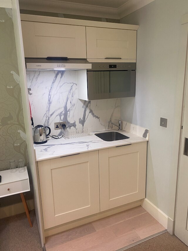 ザレストホテル