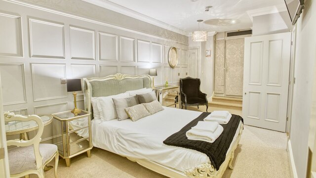 ザレストホテル