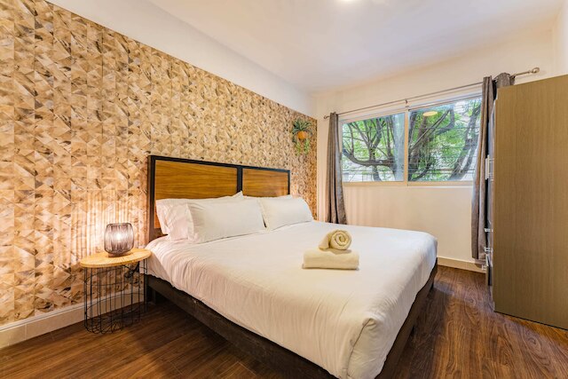 コンデサ ザモラ ロフツ バイ VH