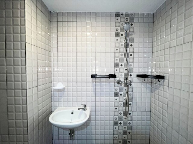 モダン ルック スタジオ アット デ プリマ  アパートメント