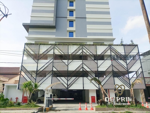 モダン ルック スタジオ アット デ プリマ  アパートメント