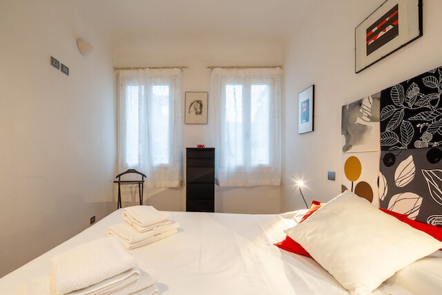 サンタ レパラータ フラット バイ メガ