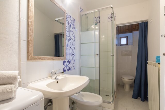 サンタ レパラータ フラット バイ メガ