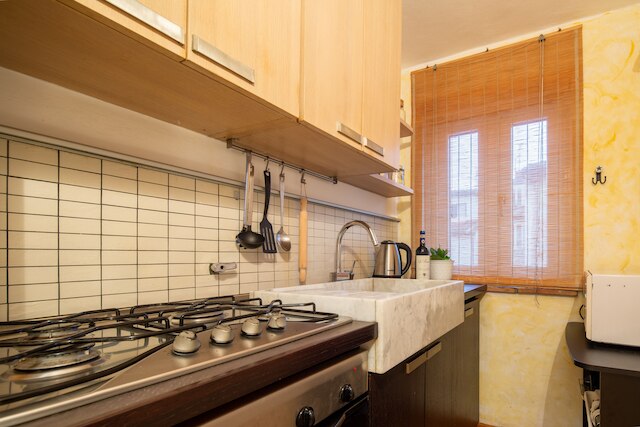 サンタ レパラータ フラット バイ メガ