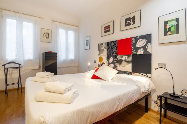 サンタ レパラータ フラット バイ メガ