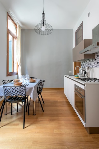 リアルトブリッジラブリーアパートメント