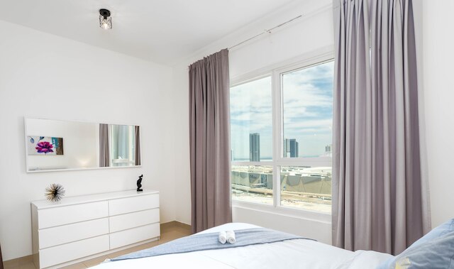 マリナブルーのスタイリッシュな1ベッドルーム