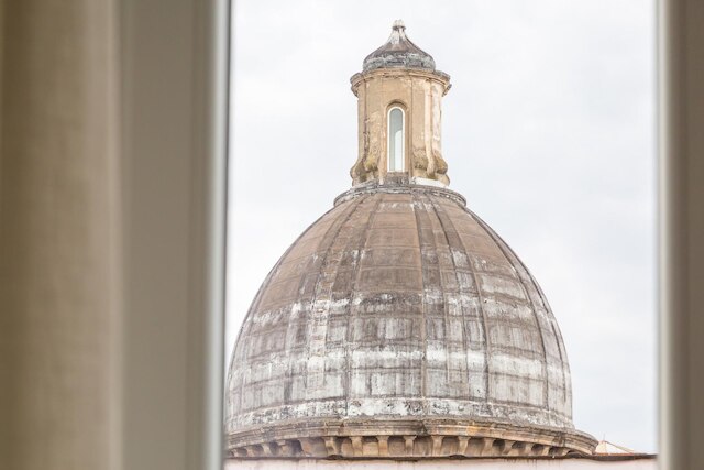 マリアズ ブライト フラット アット ザ カテドラル by ワンダフル イタリー