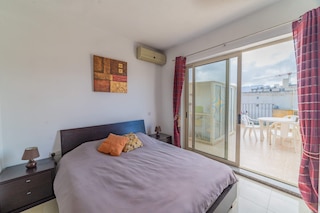 アメージング ビューズ オブ スピノラ ベイ イン ハート オブ セントジュリアンズ