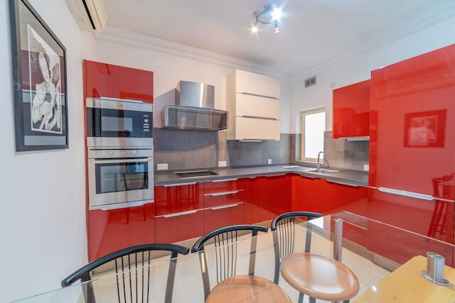 アメージング ビューズ オブ スピノラ ベイ イン ハート オブ セントジュリアンズ