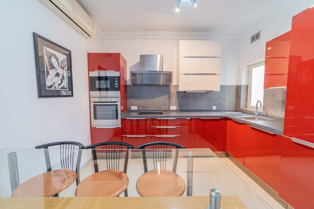 アメージング ビューズ オブ スピノラ ベイ イン ハート オブ セントジュリアンズ