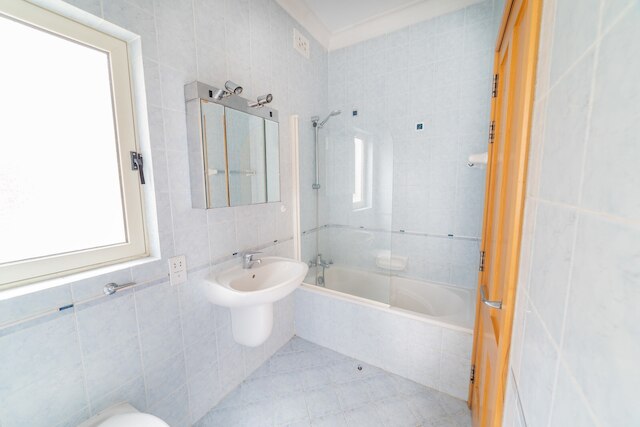 アメージング ビューズ オブ スピノラ ベイ イン ハート オブ セントジュリアンズ