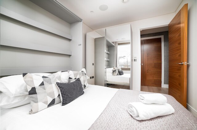 スタニング モダン  アパートメント クロース トゥ ハイド パーク バイ アンダーテドーアマット