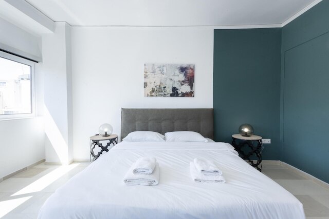 ヒップ アンド ファン イン アテネス アパート B