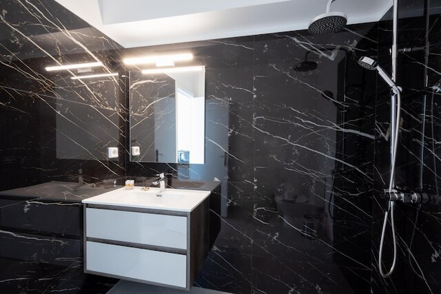 ヒップ アンド ファン イン アテネス アパート B