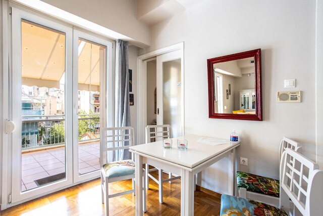 ペントハウス ジェム W アウトスタンディング アクロポリス ビュー