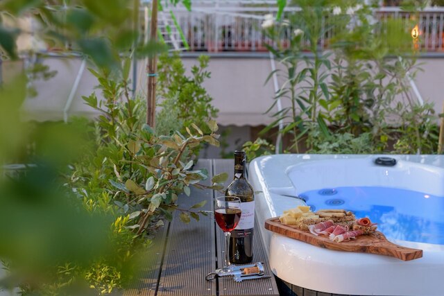 パラダイス スイート ウィズ ジャグジー アクロポリス ビュー