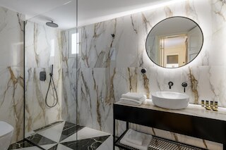 パラダイス スイート ウィズ ジャグジー アクロポリス ビュー