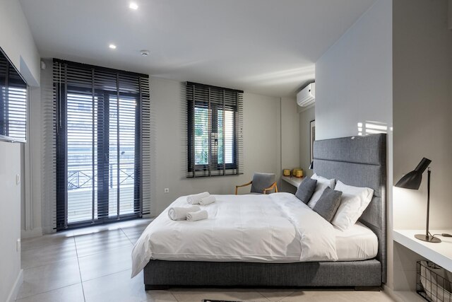 スーパーブ セントラル アテネ スイート ウィズ ルーフトップ パーフェクト フォー 5 ゲスト 85sqm