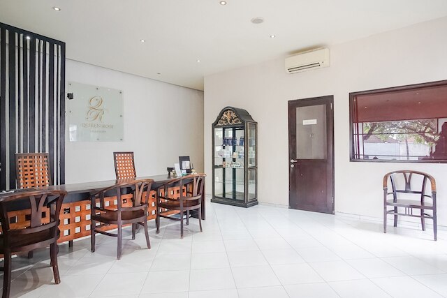 クイーン ローズ  ヴィラ & スパ