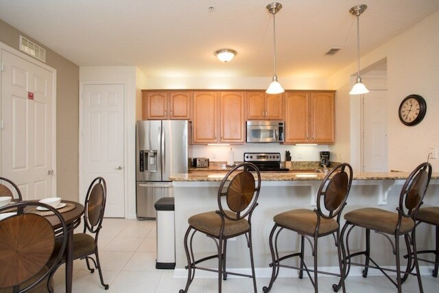 レイク ビュー デライト 3 ベッドルーム コンド バイ レッドオーニング