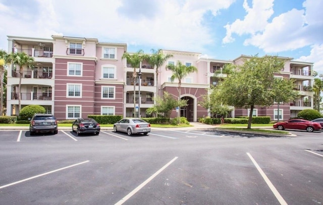 レイクビュー ペントハウス エレガンス 3 ベッドルーム コンド バイ RedAwning