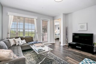 レイクビュー ニルヴァーナ 3 ベッドルーム コンド バイ RedAwning