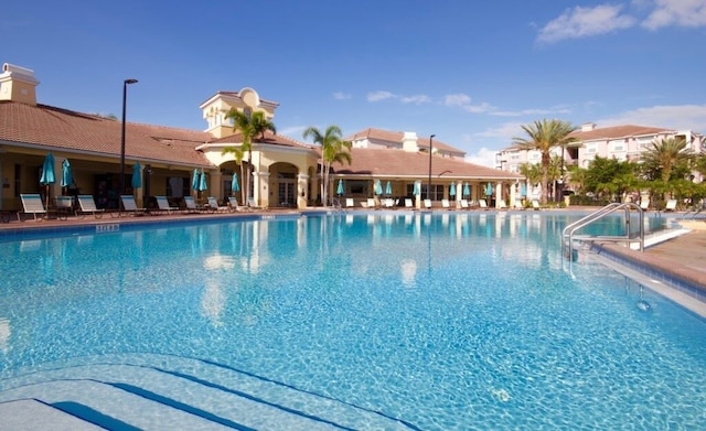 ビスタ ケイ エレクトラ 3 ベッドルーム コンド バイ レッドオーニング