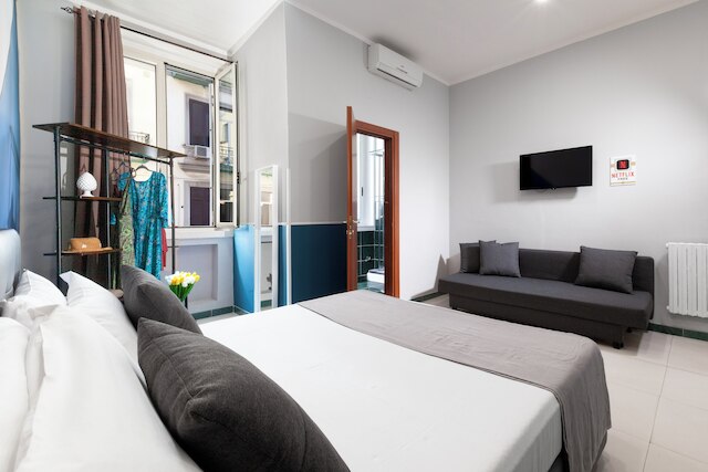 ロイヤルルームスステーションナポリ