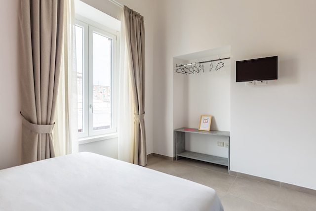 カテドラル近くのマリアの明るいフラット