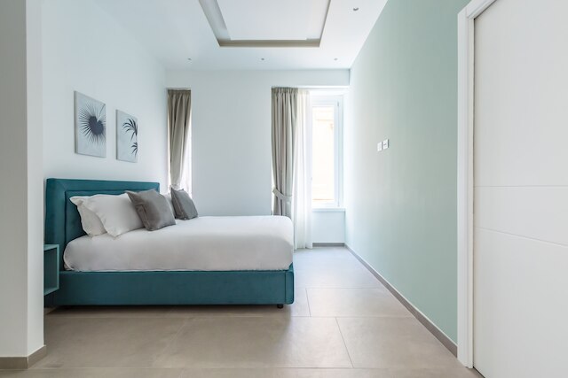 カテドラル近くのマリアの明るいフラット