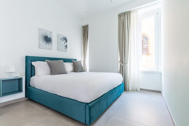 カテドラル近くのマリアの明るいフラット